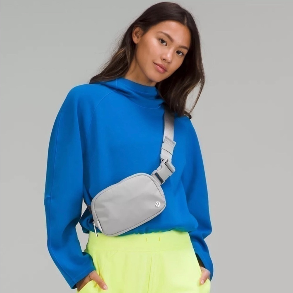 NWT Lululemon Everywhere Belt Bag in Silver Drop 1L Updated Longer Strap